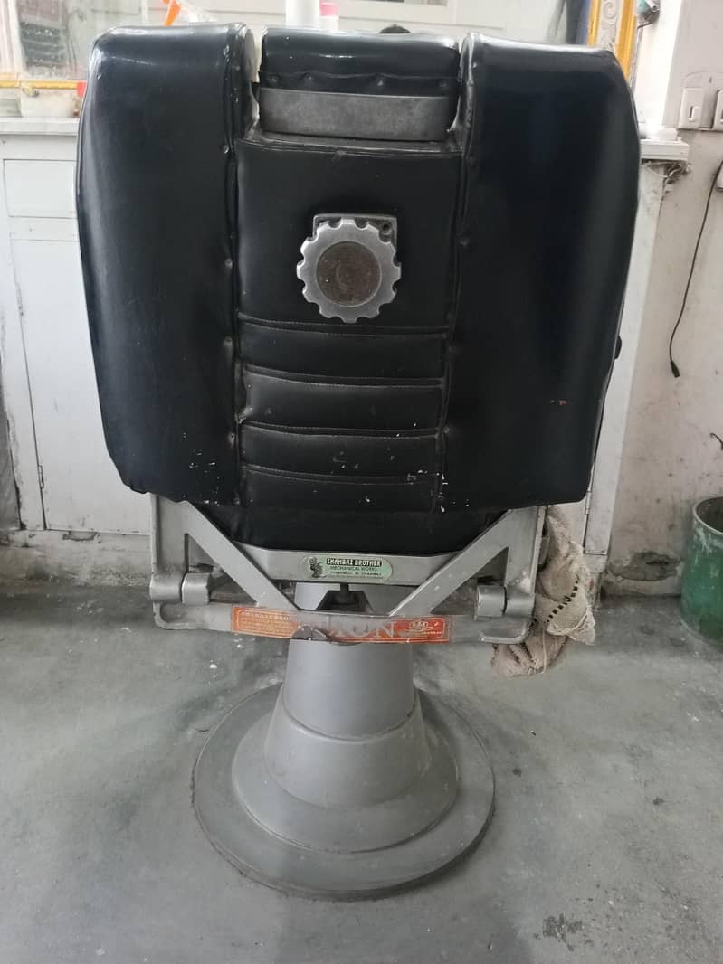 saloon chairs 4