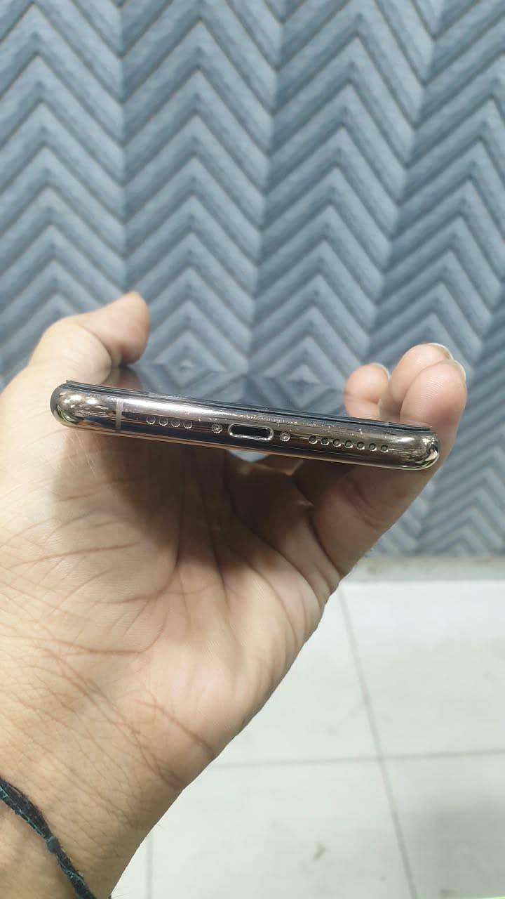 Apple iPhone 11 Pro Max 2