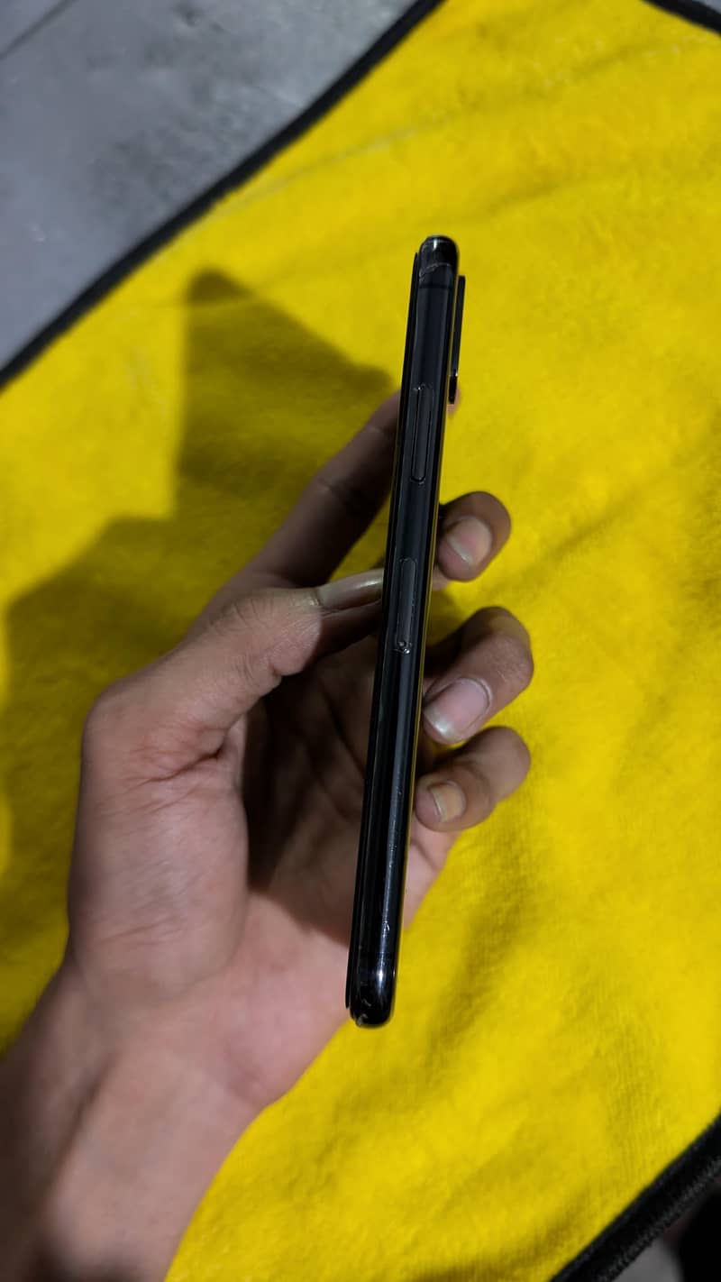 Apple iPhone XS 5