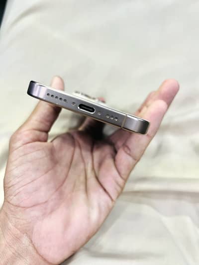 Apple iPhone 16 Pro