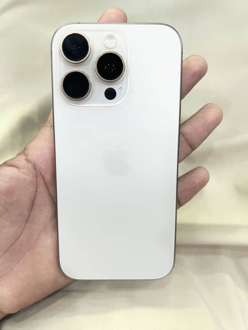 Apple iPhone 16 Pro 2