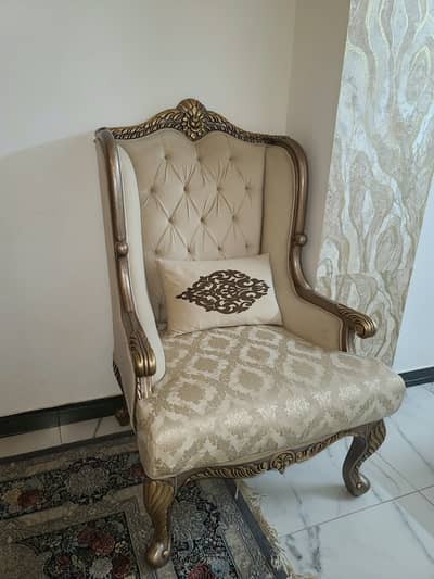 Elegant Royal Tufted Sofa - Classic Carved Wooden Frame