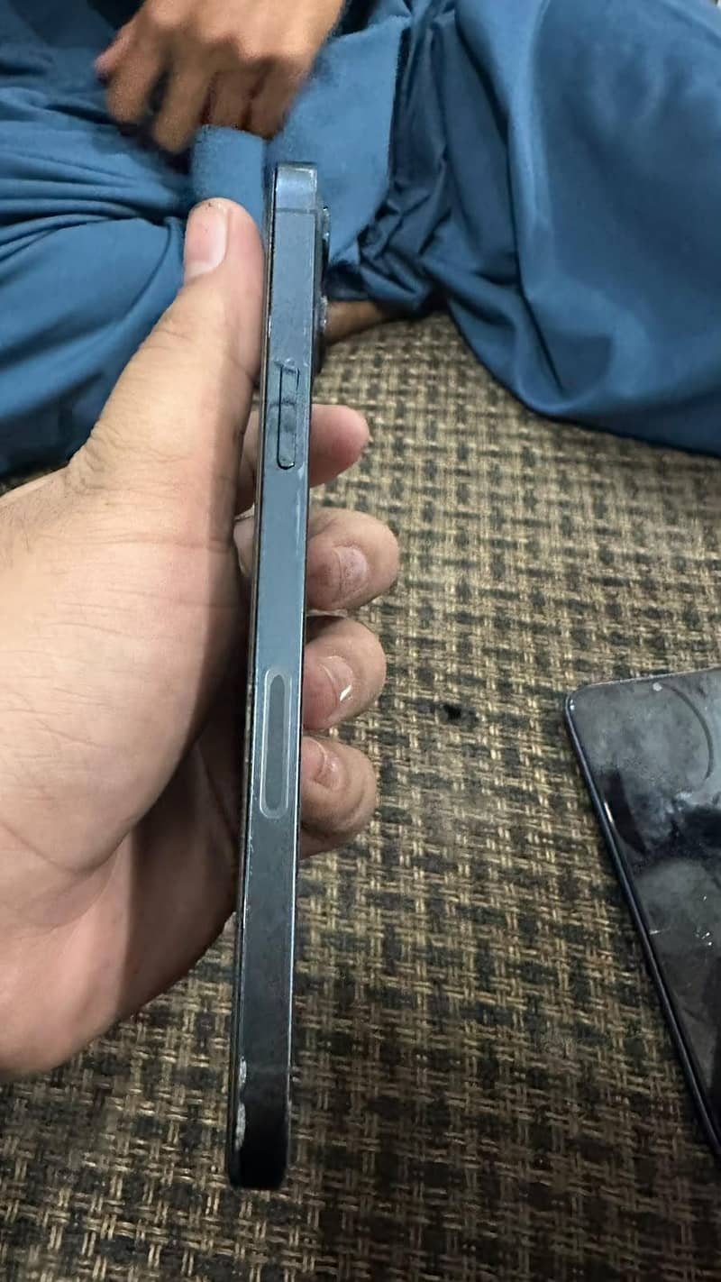 Apple iPhone 12 Pro Max 4