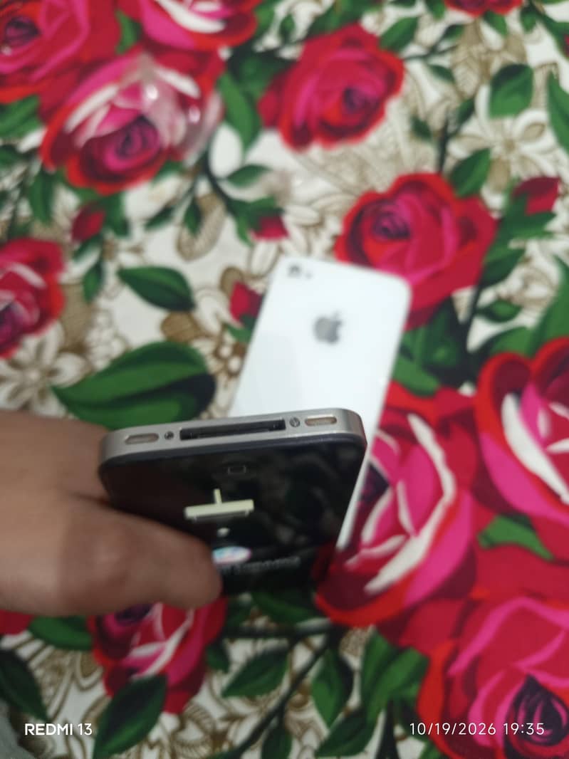 Apple iPhone 4s 4