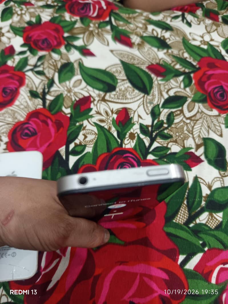 Apple iPhone 4s 6