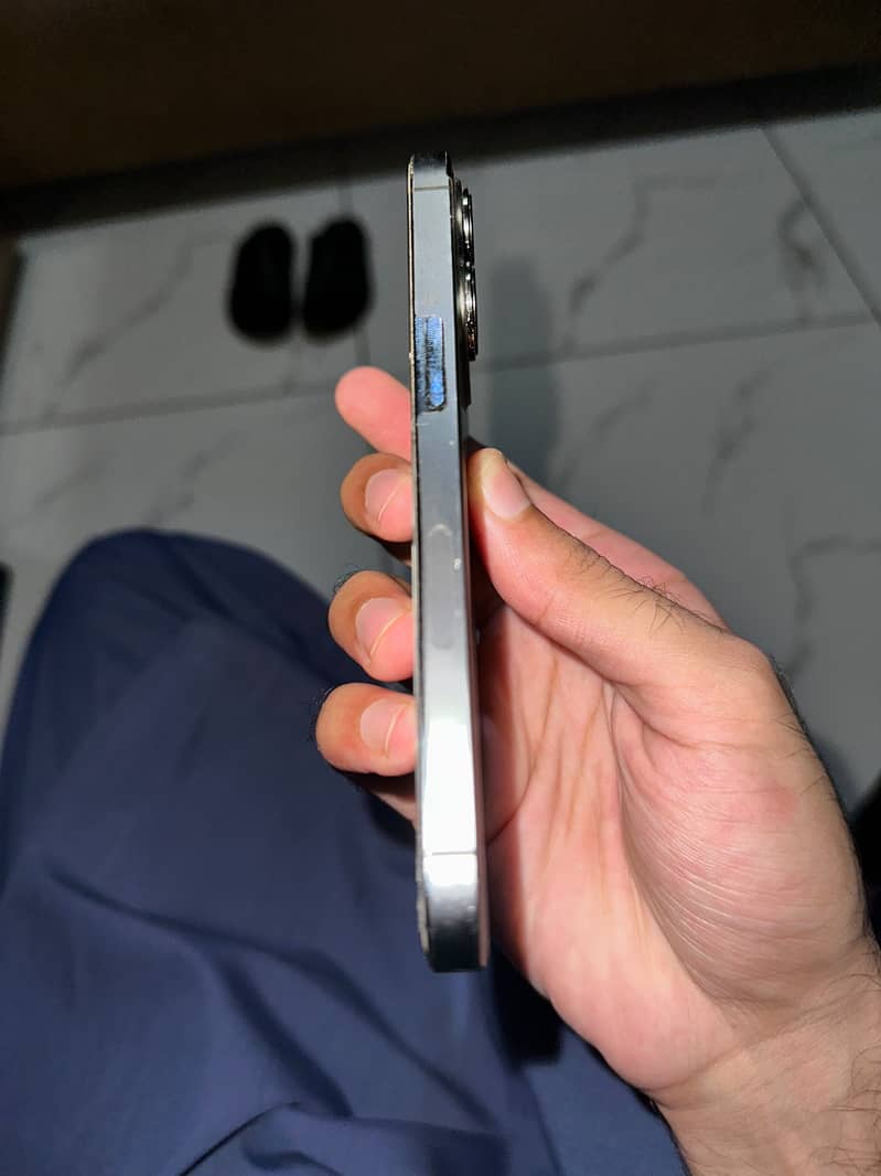 Apple iPhone 13 Pro 2