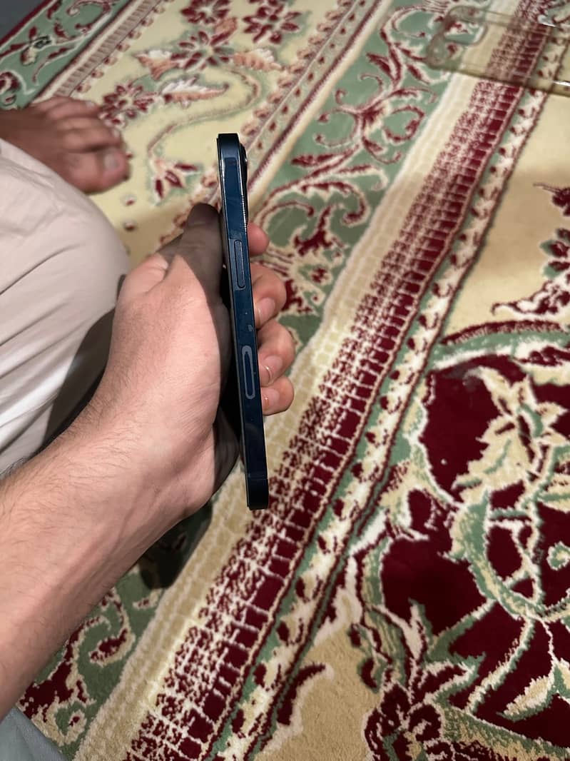 Apple iPhone 13 2