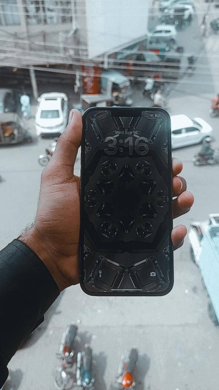 Apple iPhone 13 Pro Max 1