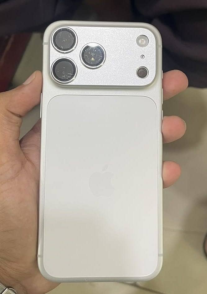 Apple iPhone 17 Pro Max 1