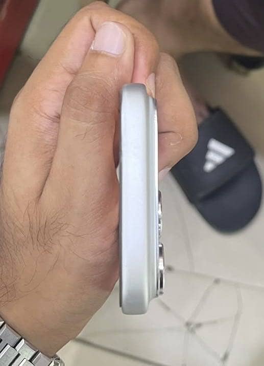 Apple iPhone 17 Pro Max 3