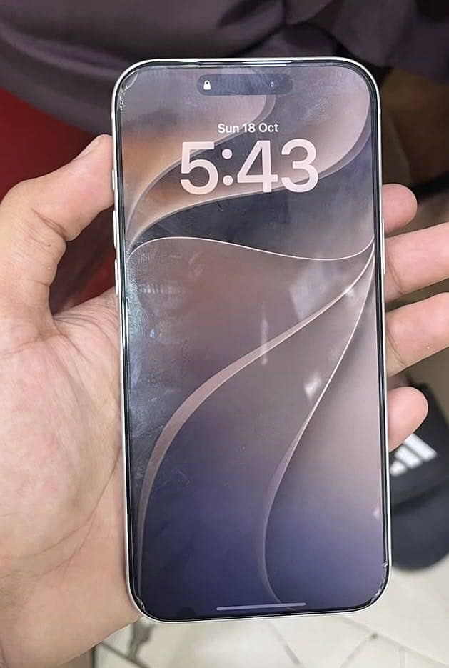 Apple iPhone 17 Pro Max 4
