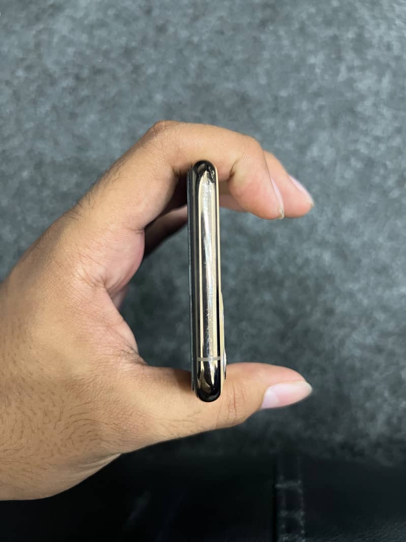 Apple iPhone 11 Pro 4