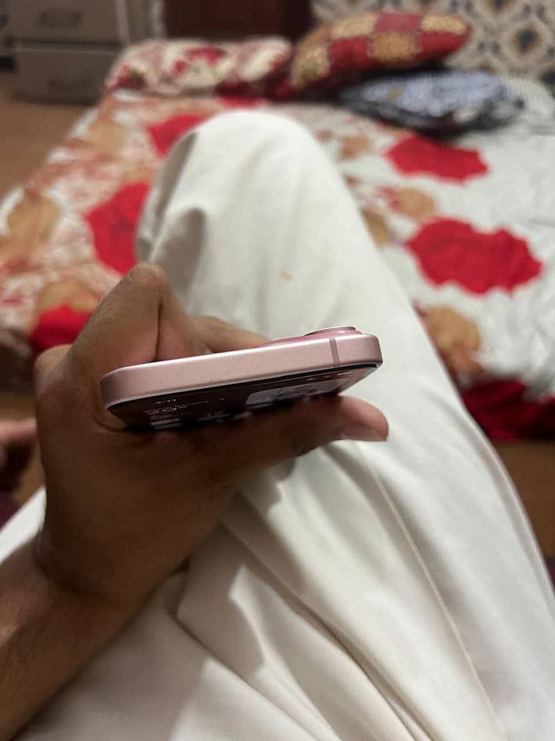 Apple iPhone 15 3
