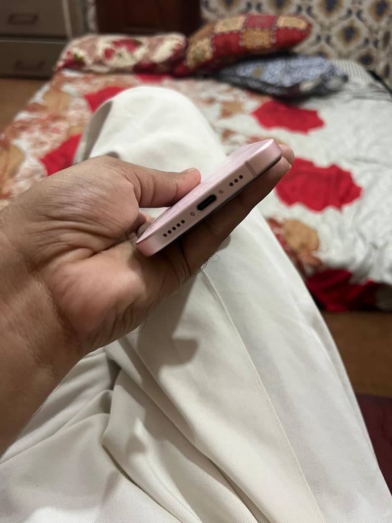 Apple iPhone 15 5