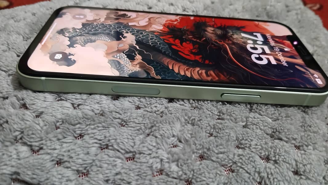 Apple iPhone 12 4