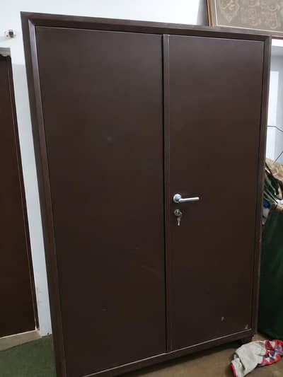 2 door metal safe almary in good condition
