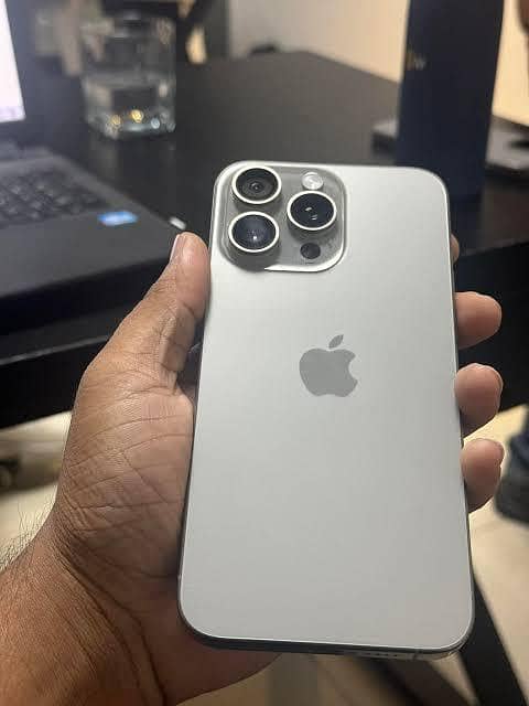 Apple iPhone 15 Pro Max 0