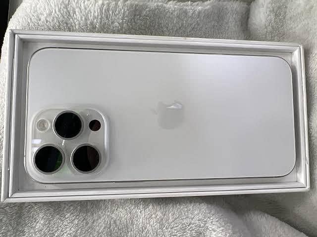 Apple iPhone 15 Pro Max 1