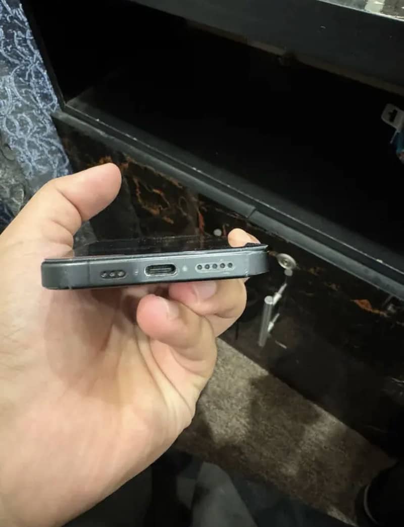 Apple iPhone 15 Pro 2
