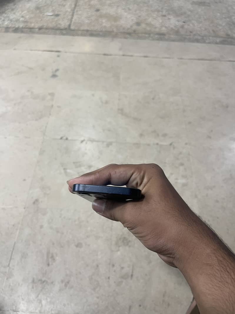 Apple iPhone 12 1