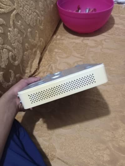 dvr hk vision ka achi condition ma bilkul okay ha 16 channel wala ha