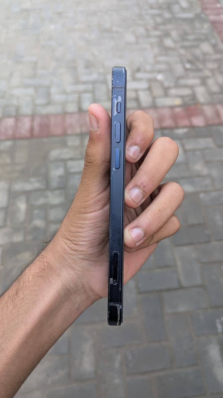Apple iPhone 12 5