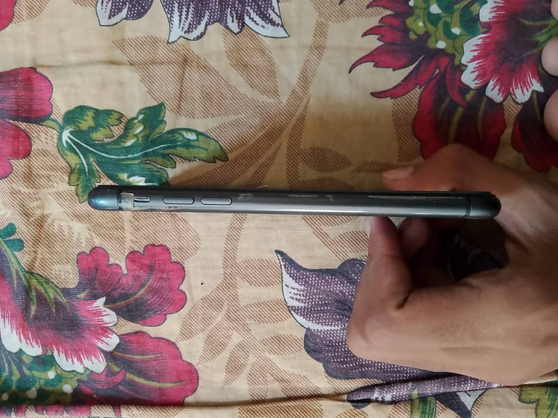 Apple iPhone 11 3