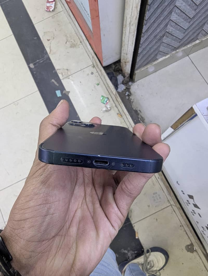 Apple iPhone 13 2