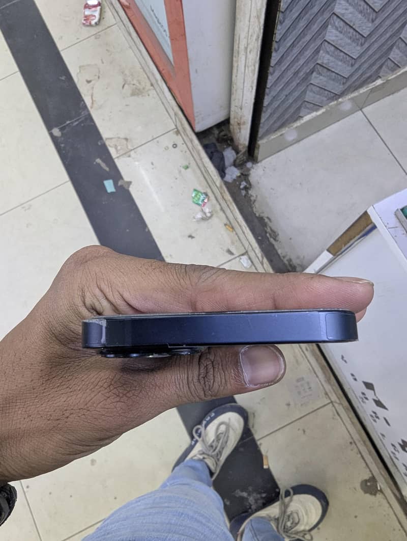 Apple iPhone 13 3