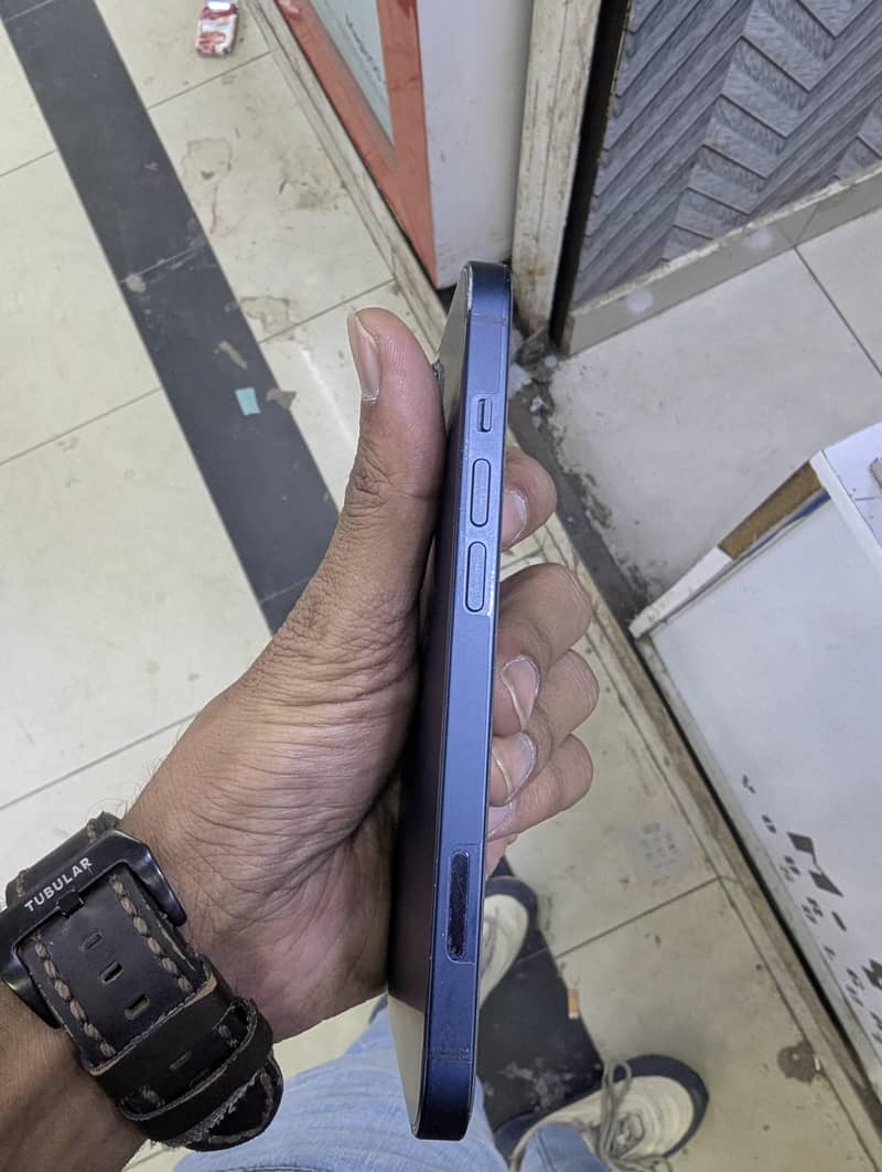 Apple iPhone 13 4
