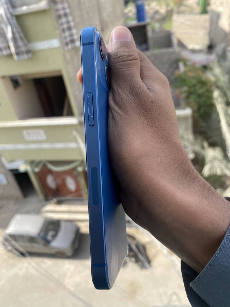 Apple iPhone 13 4
