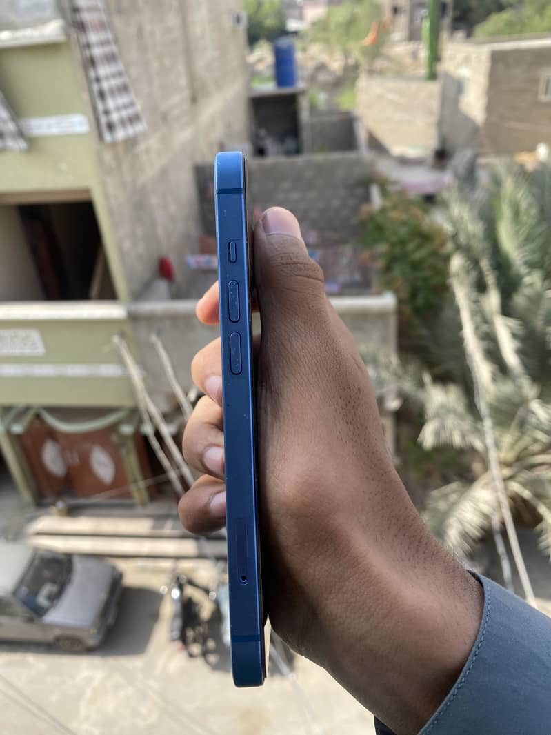 Apple iPhone 13 5