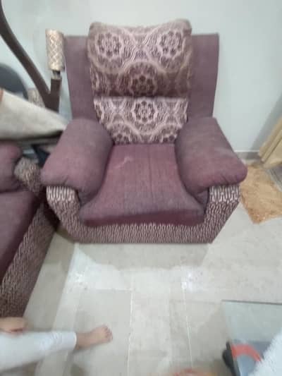 5 seater mehroon in colour