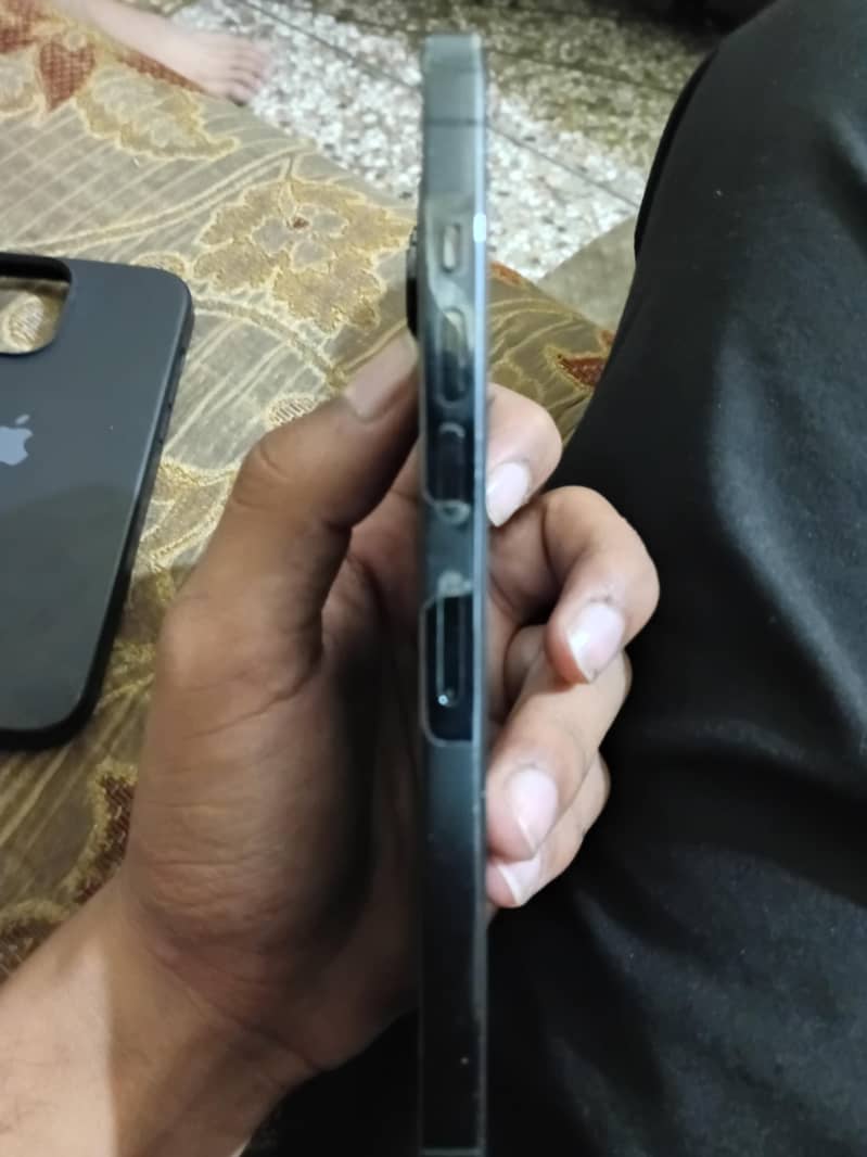 Apple iPhone 13 Pro Max 1