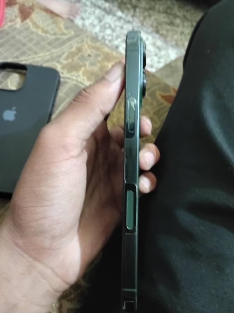 Apple iPhone 13 Pro Max 2