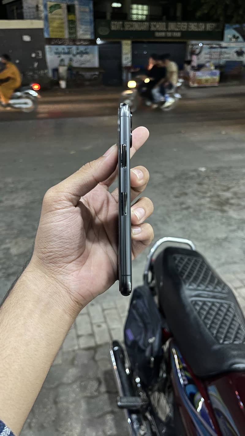 Apple iPhone 11 Pro 3