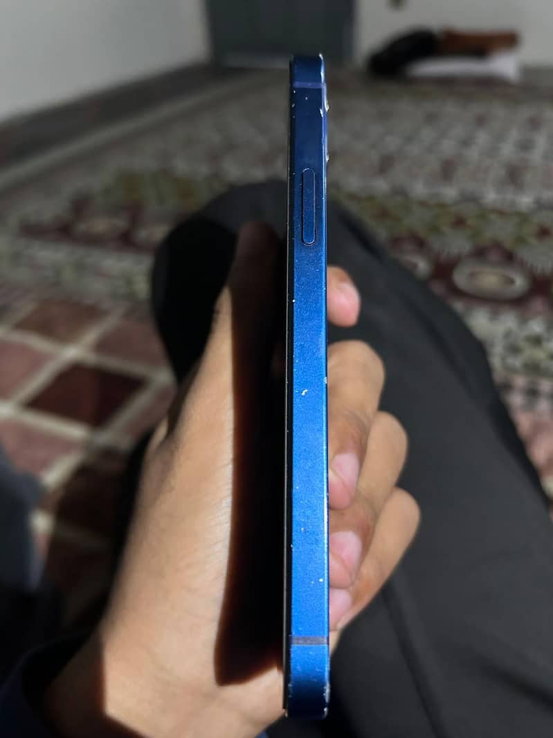Apple iPhone 12 4