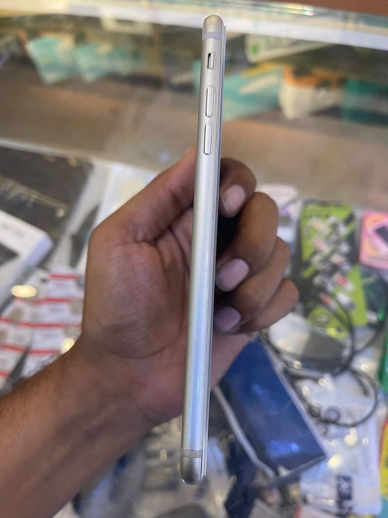 Apple iPhone 7 Plus 3