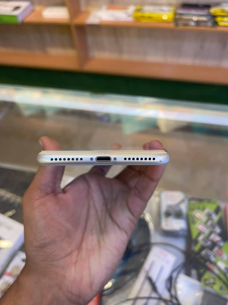Apple iPhone 7 Plus 4