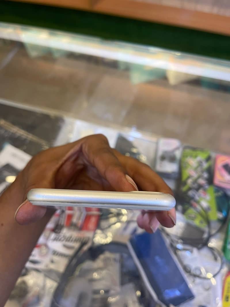 Apple iPhone 7 Plus 5
