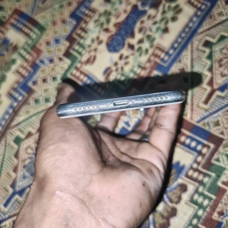 Apple iPhone X 3
