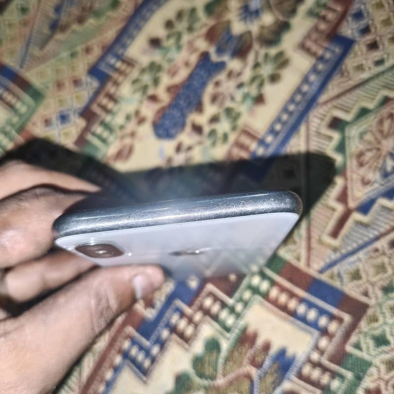 Apple iPhone X 4