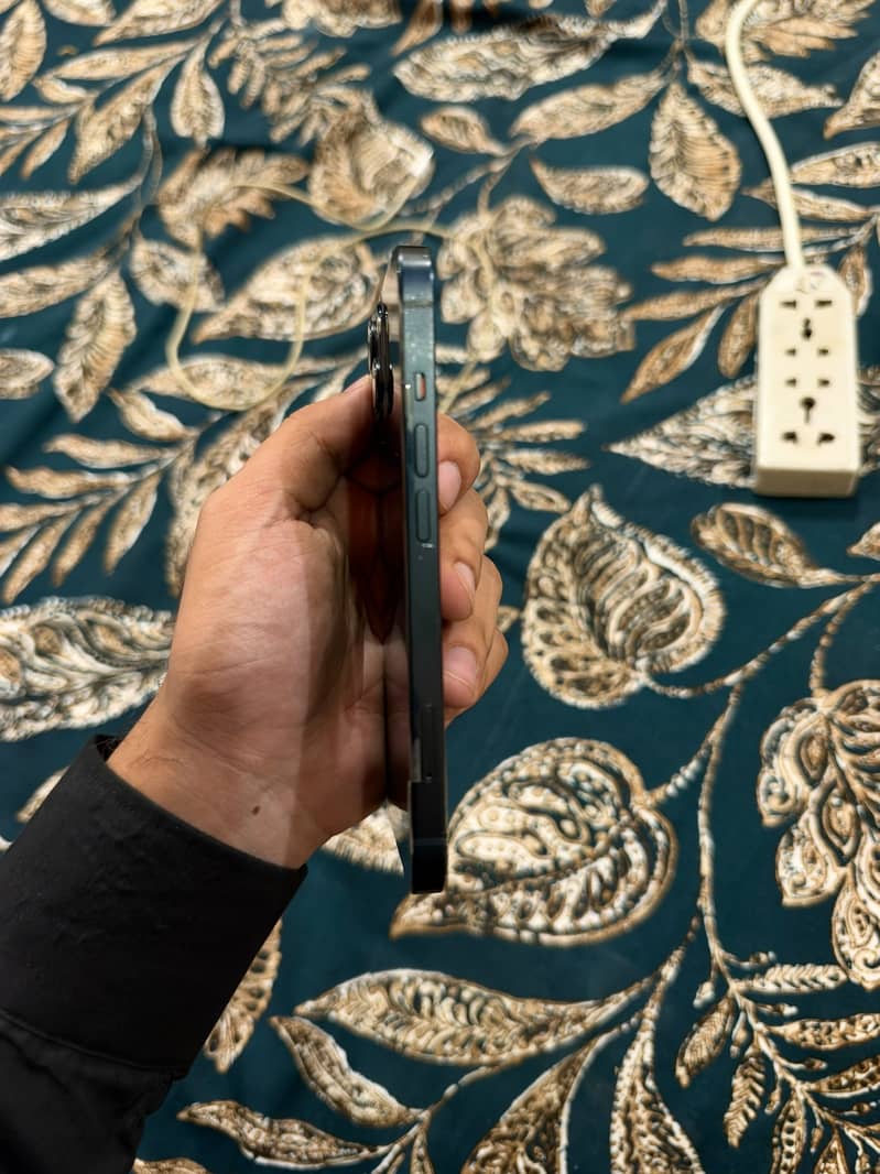 Apple iPhone 13 3
