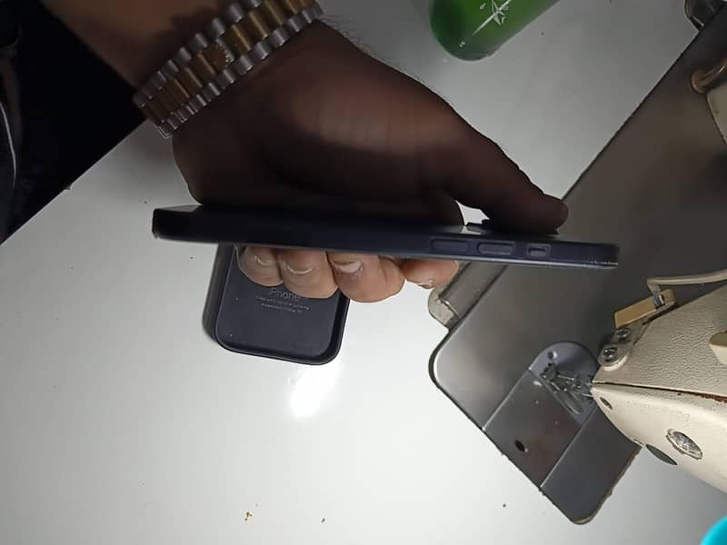 Apple iPhone 15 jv 4