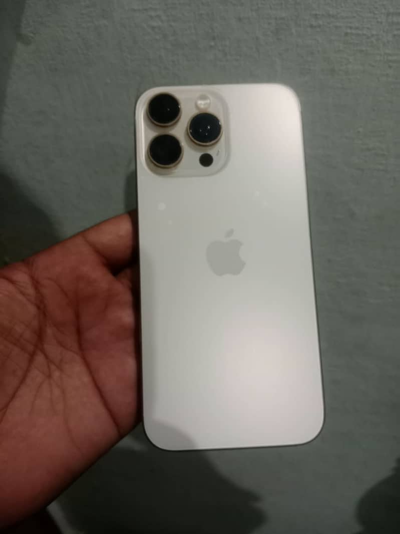 Apple iPhone 16 Pro Max 0