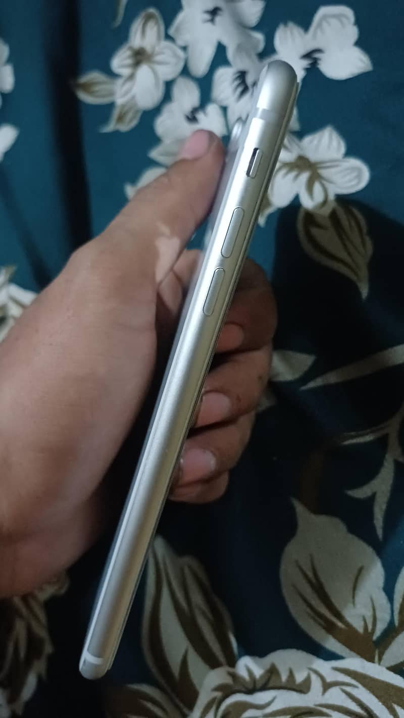 Apple iPhone 8 Plus 5