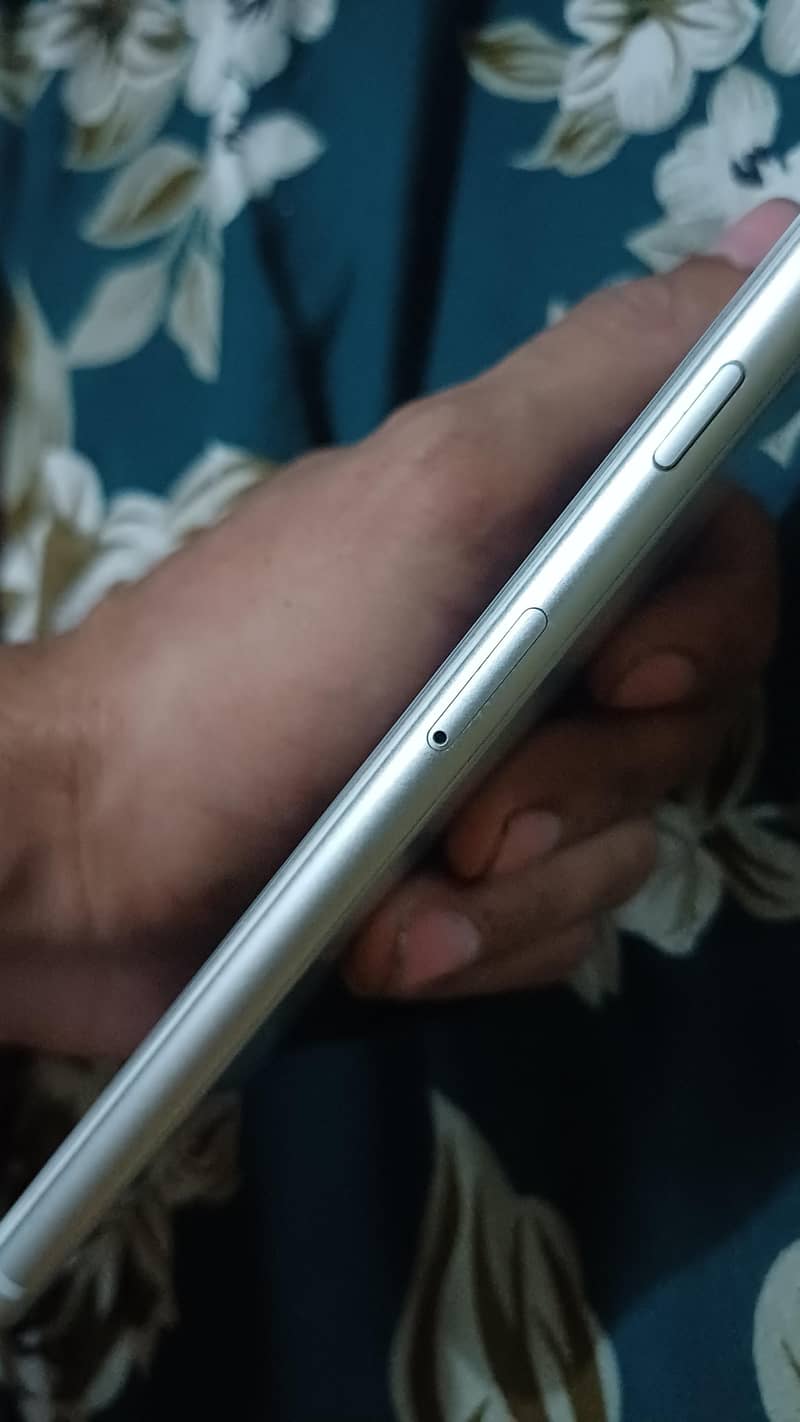 Apple iPhone 8 Plus 6