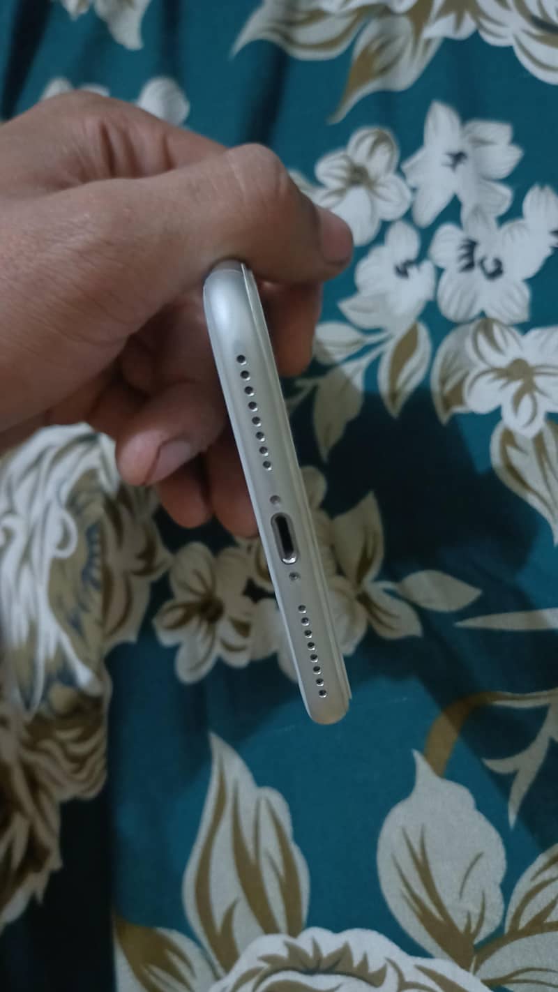 Apple iPhone 8 Plus 7