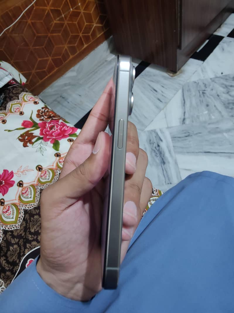 iPhone 15 Pro 3