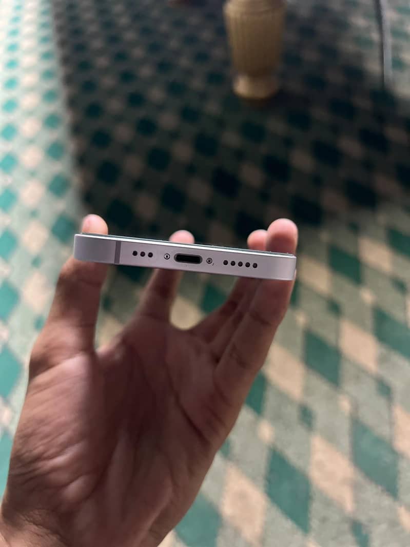 Apple iPhone 14 3